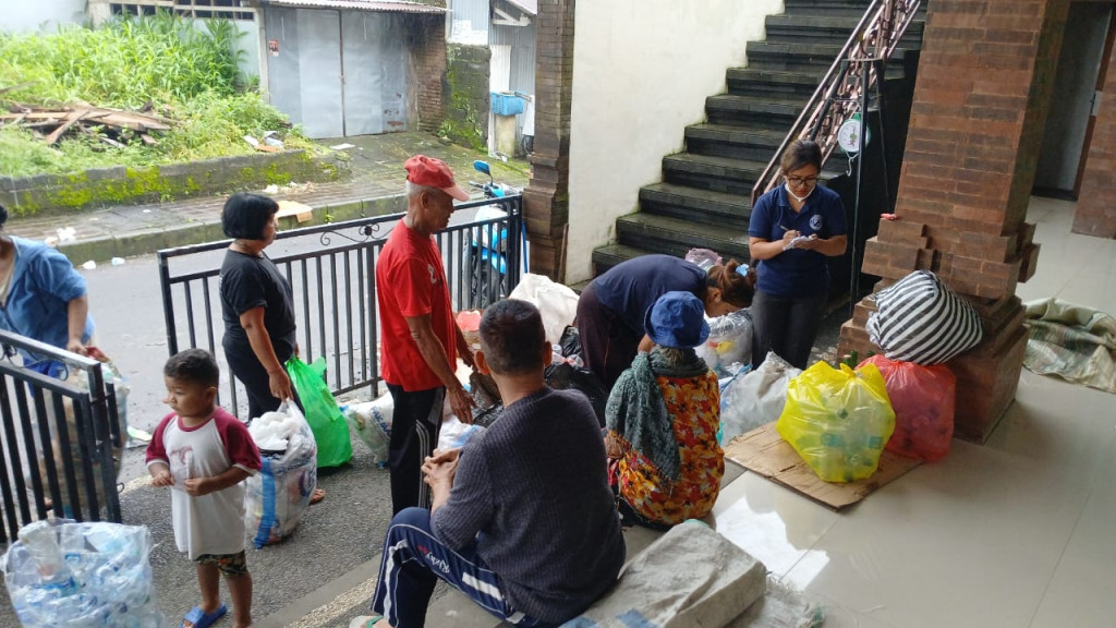 Pelaksanaan Kegiatan Bank Sampah Mangu Srikandi Desa Sembung Bulan Januari Tahun 2025